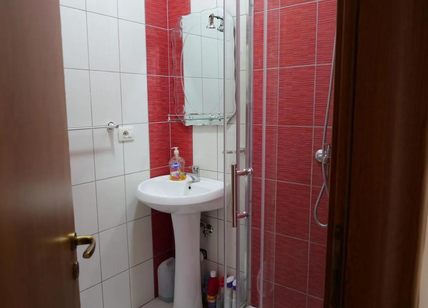 Fisi Apartament Shkoder 0*,